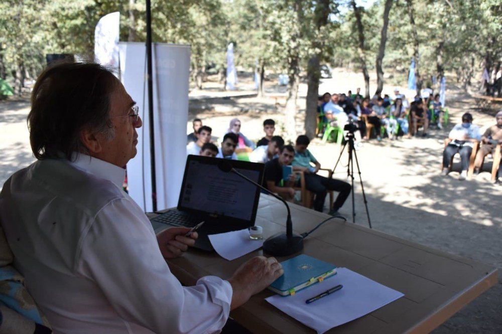 Cumhurbaşkanlığı Başdanışmanı Saraçoğlu'ndan gençlerle doğal tarım ve tarımsal kalkınma sohbeti