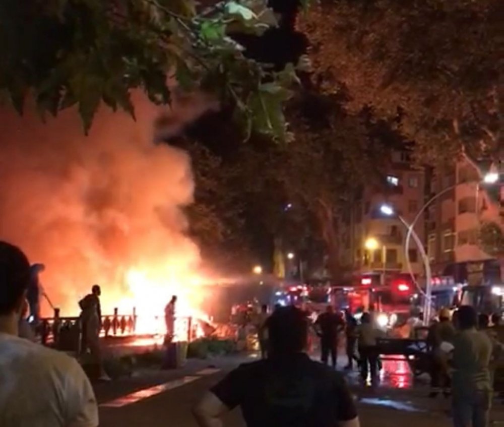 Kafede başlayan yangın restorana sıçradı! İki işletme de kullanılamaz hale geldi