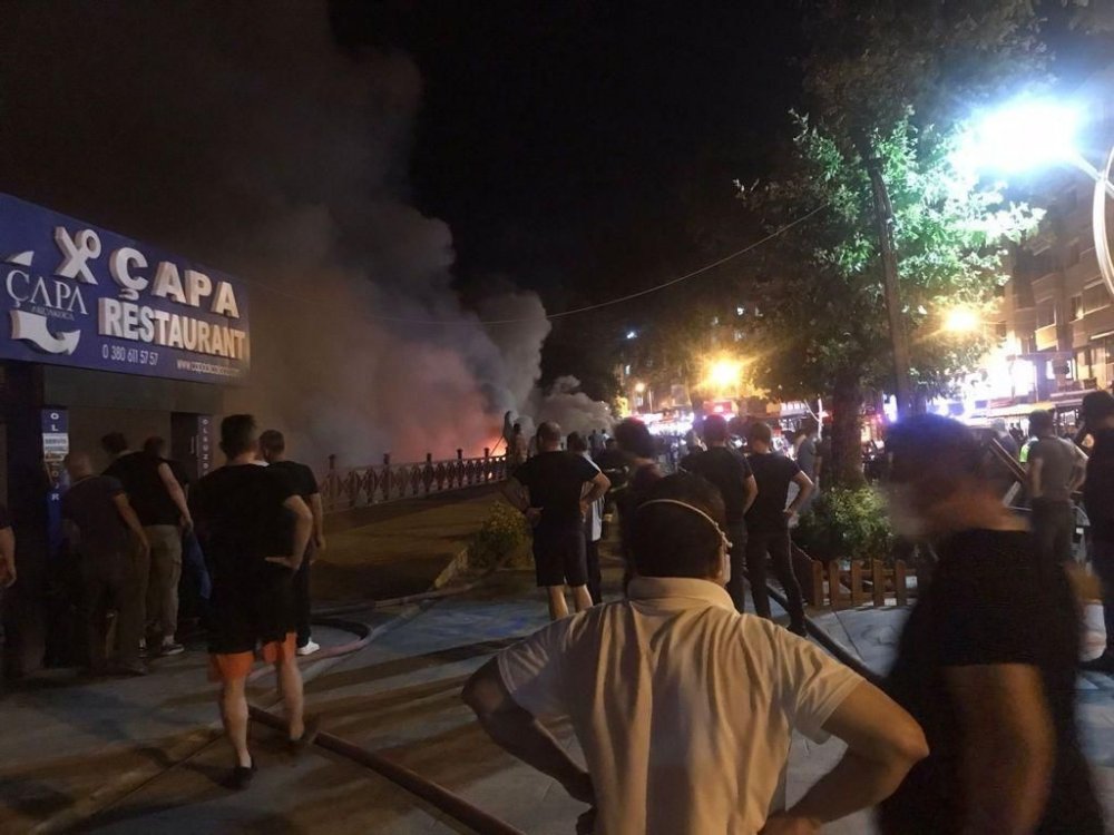 Kafede başlayan yangın restorana sıçradı! İki işletme de kullanılamaz hale geldi