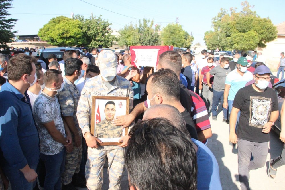 Konya'daki feci kazada hayatını kaybeden sözleşmeli er Talha Andaç memleketi Karaman’da toprağa verildi