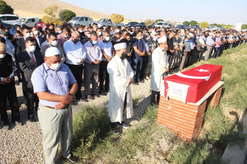 Konya'daki feci kazada hayatını kaybeden sözleşmeli er Talha Andaç memleketi Karaman’da toprağa verildi