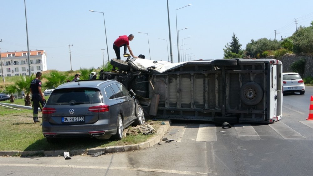 Manavgat-Alanya yolu savaş alanına döndü kimsenin burnu bile kanamadı