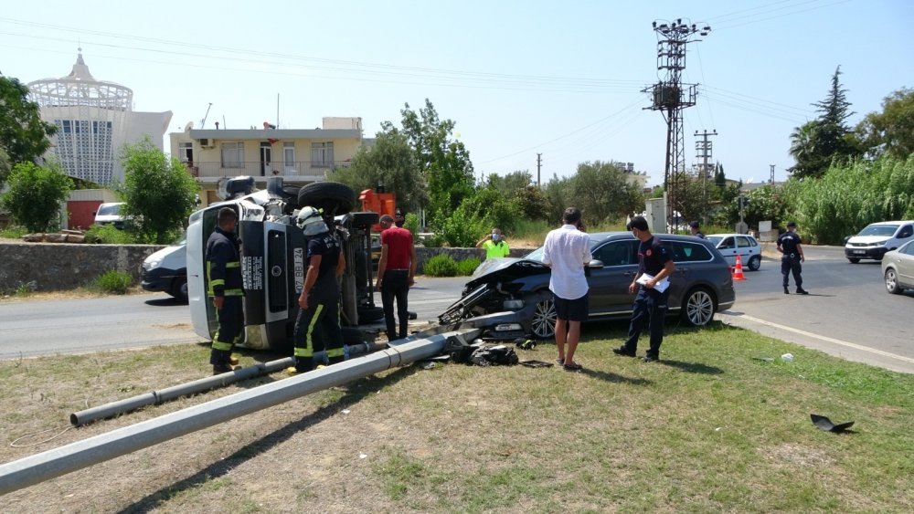 Manavgat-Alanya yolu savaş alanına döndü kimsenin burnu bile kanamadı