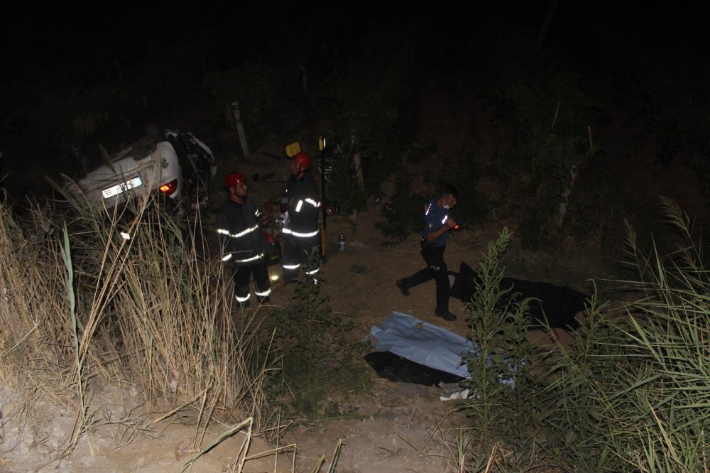 Servis minibüsü ile otomobilin kafa kafaya çarpışarak 4 kişinin öldüğü kazayla ilgili yeni detaylar