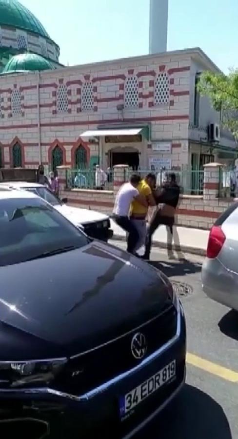 Millete ne oluyor? Bir anda birbirlerine girip ortalığı savaş alanına çevirdiler