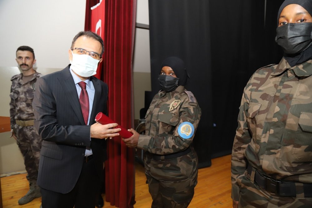 Somalili kadın polisler Türkiye’de özel harekat eğitimi aldı