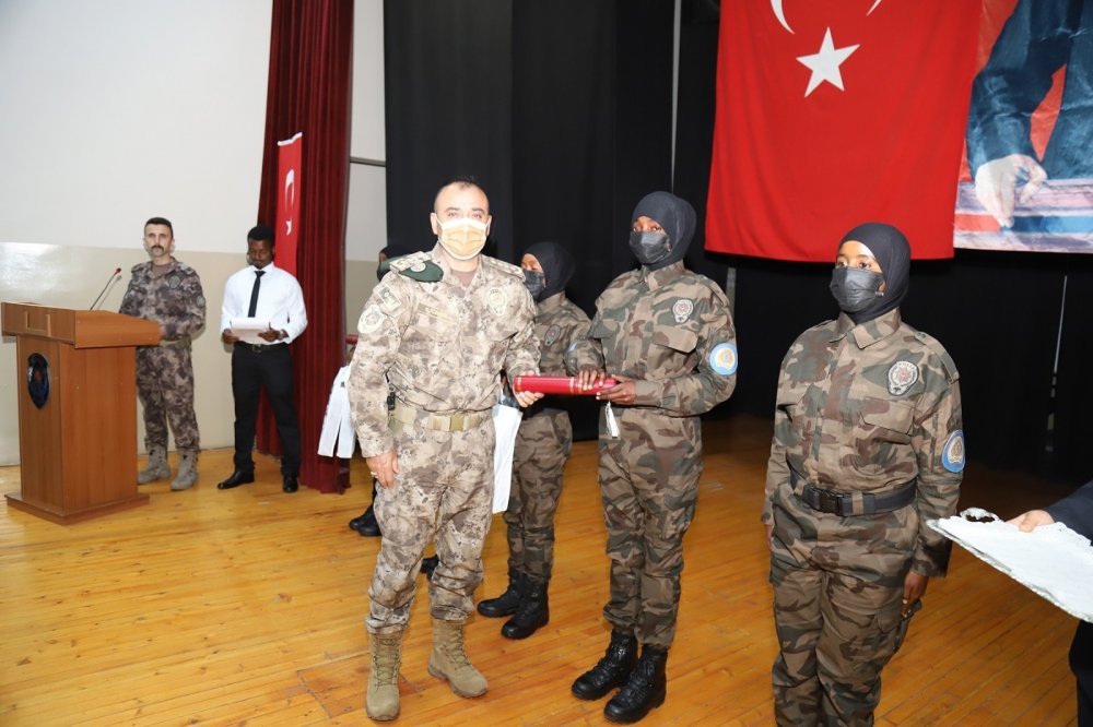 Somalili kadın polisler Türkiye’de özel harekat eğitimi aldı