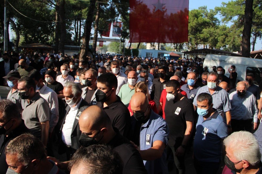 Başkan Böcek’ten koronavirüse yenik düşen ağabeyine son görev