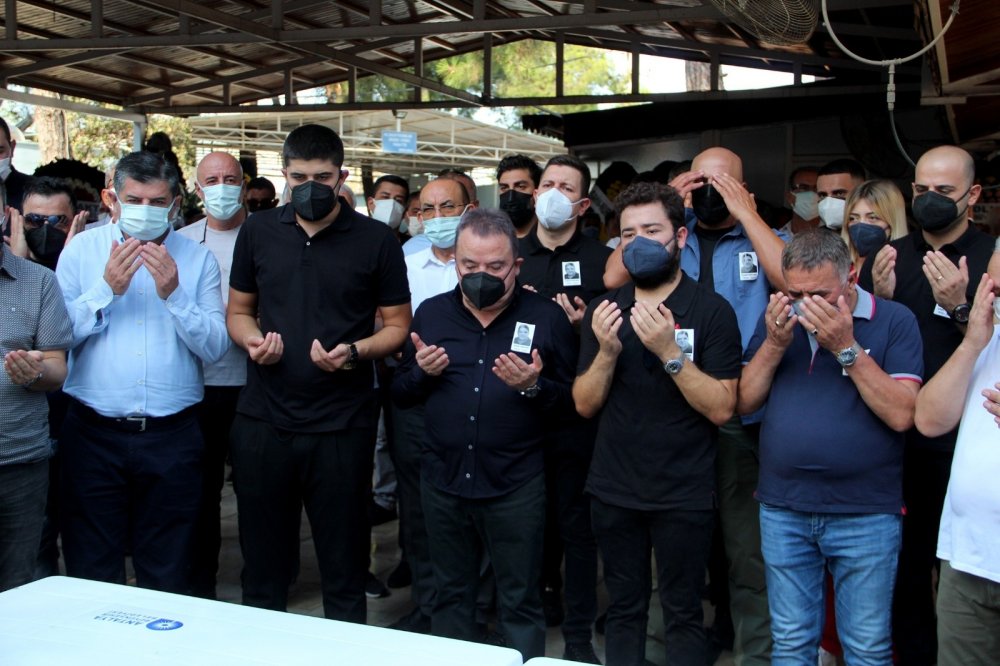 Başkan Böcek’ten koronavirüse yenik düşen ağabeyine son görev