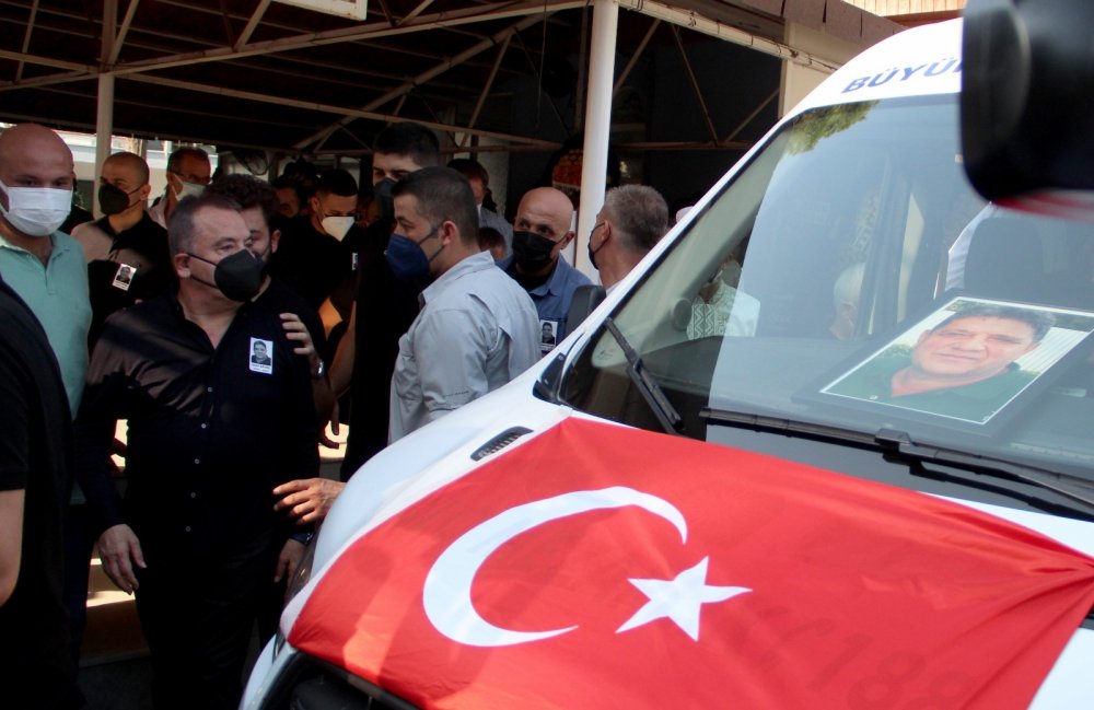 Başkan Böcek’ten koronavirüse yenik düşen ağabeyine son görev