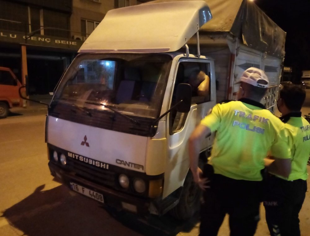 Direksiyonda sızdı! 'Dur' ihtarına uymadığı polis uyandırdı