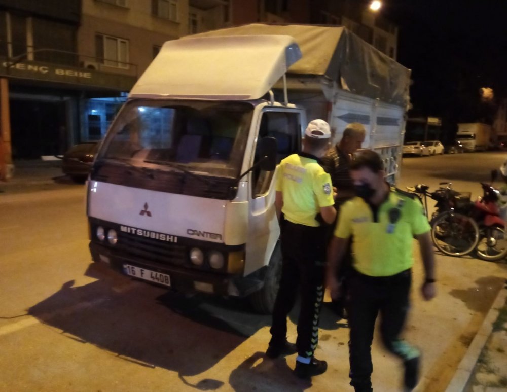 Direksiyonda sızdı! 'Dur' ihtarına uymadığı polis uyandırdı