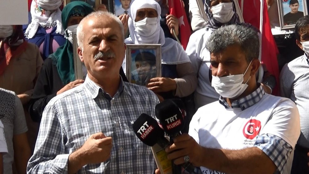 Konyalı görme engelliler Diyarbakır'da evlat nöbeti tutan ailelerin yanında