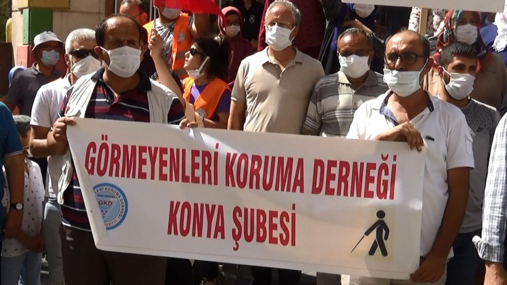 Konyalı görme engelliler Diyarbakır'da evlat nöbeti tutan ailelerin yanında