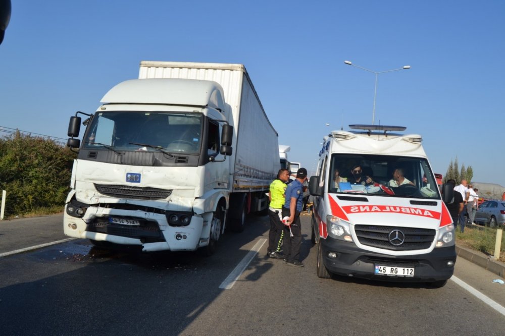Mısır yüklü tır ışıkta bekleyen araçları ezdi geçti! 3 ölü 2'si ağır 5 yaralı