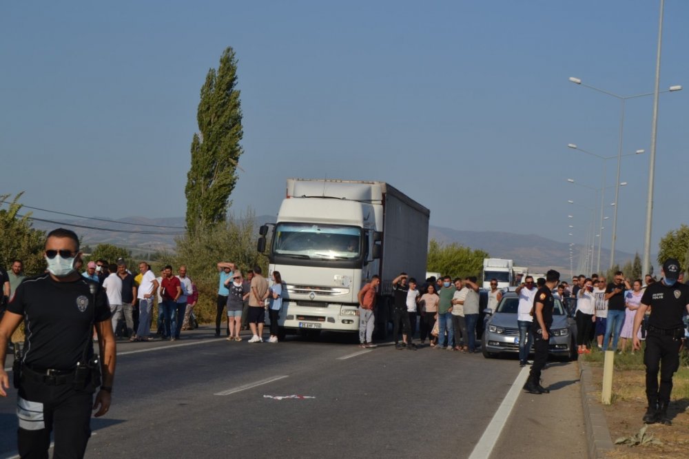 Mısır yüklü tır ışıkta bekleyen araçları ezdi geçti! 3 ölü 2'si ağır 5 yaralı