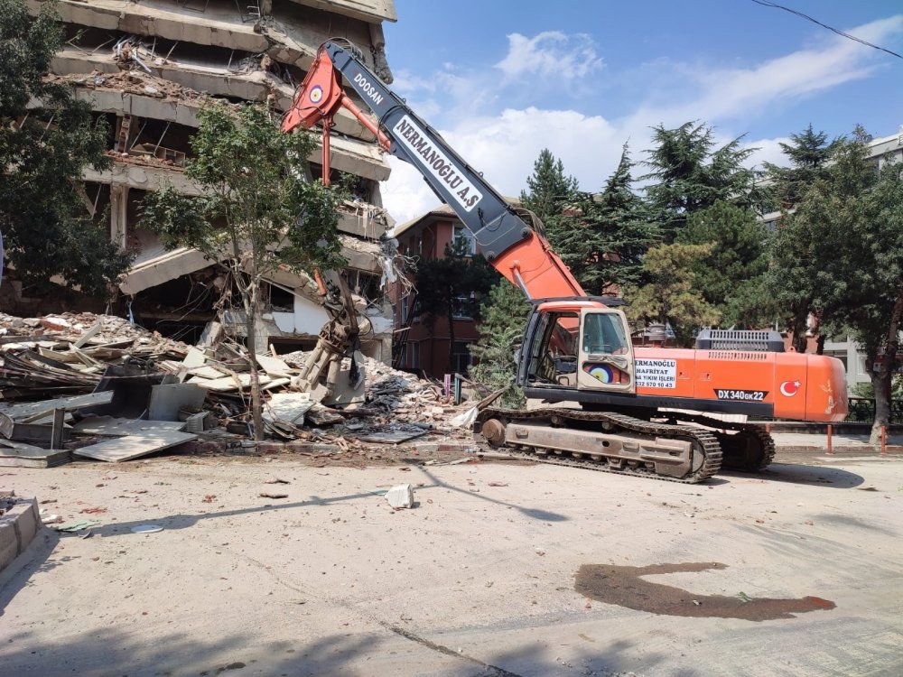Arabasının başına döndüğünde şoka uğradı!