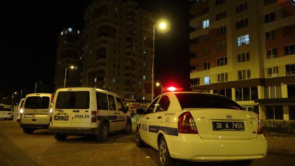 Eşiyle tartışıp havaya ateş açtı! Polis kaçan şahsı arıyor