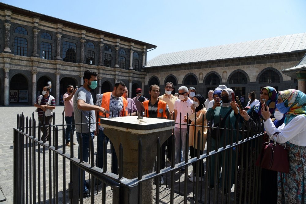 Konyalı görme engelli gençler Diyarbakır'ı gezdi