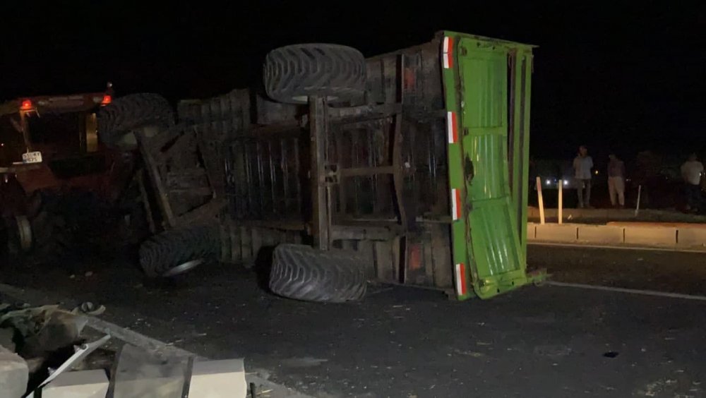 Aksaray'da feci kaza! Traktör devrildi tır hurdaya döndü