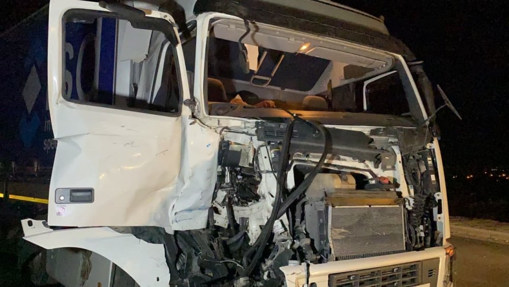 Aksaray'da feci kaza! Traktör devrildi tır hurdaya döndü