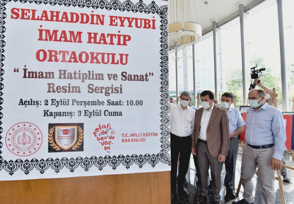 Karatay'da 'İmam Hatiplim ve Sanat' sergisi açıldı