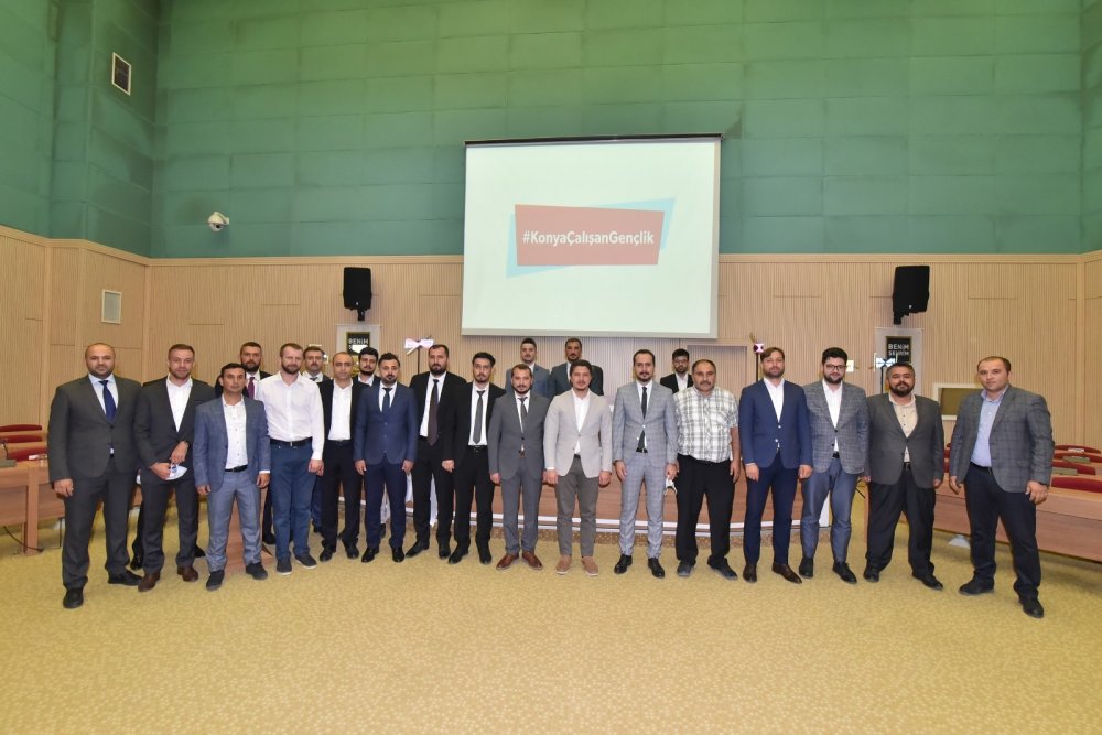 Konya'da gençler kendi kararlarını alacak! Büyükşehir Belediyesi gençlik meclisi başkanı Veli Vural oldu