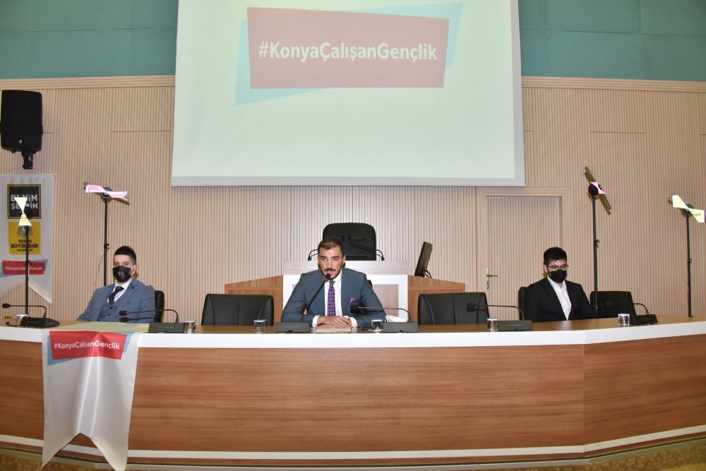 Konya'da gençler kendi kararlarını alacak! Büyükşehir Belediyesi gençlik meclisi başkanı Veli Vural oldu