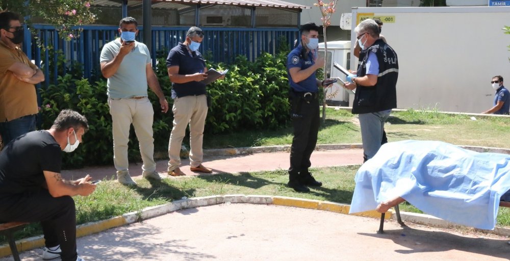 10 yıldır sokakta yaşamasına razı olduğu babasına son bakışı yürek burktu