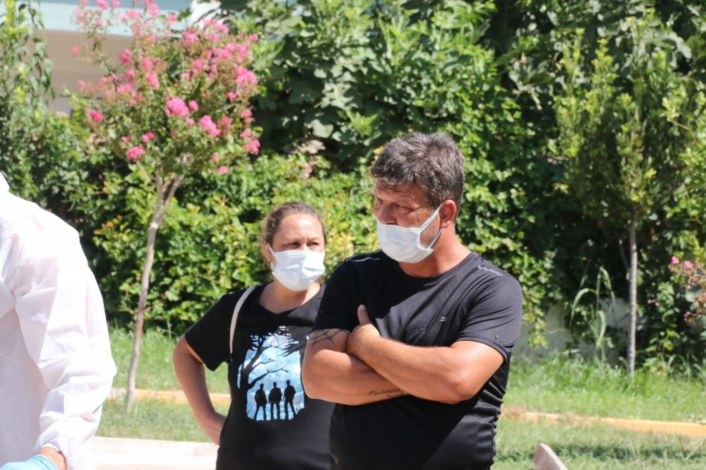 10 yıldır sokakta yaşamasına razı olduğu babasına son bakışı yürek burktu