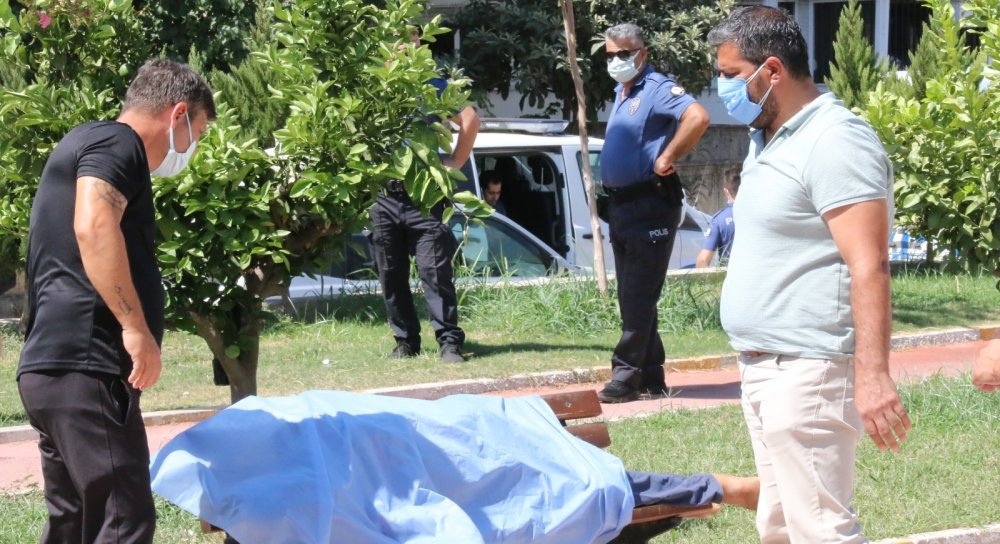 10 yıldır sokakta yaşamasına razı olduğu babasına son bakışı yürek burktu