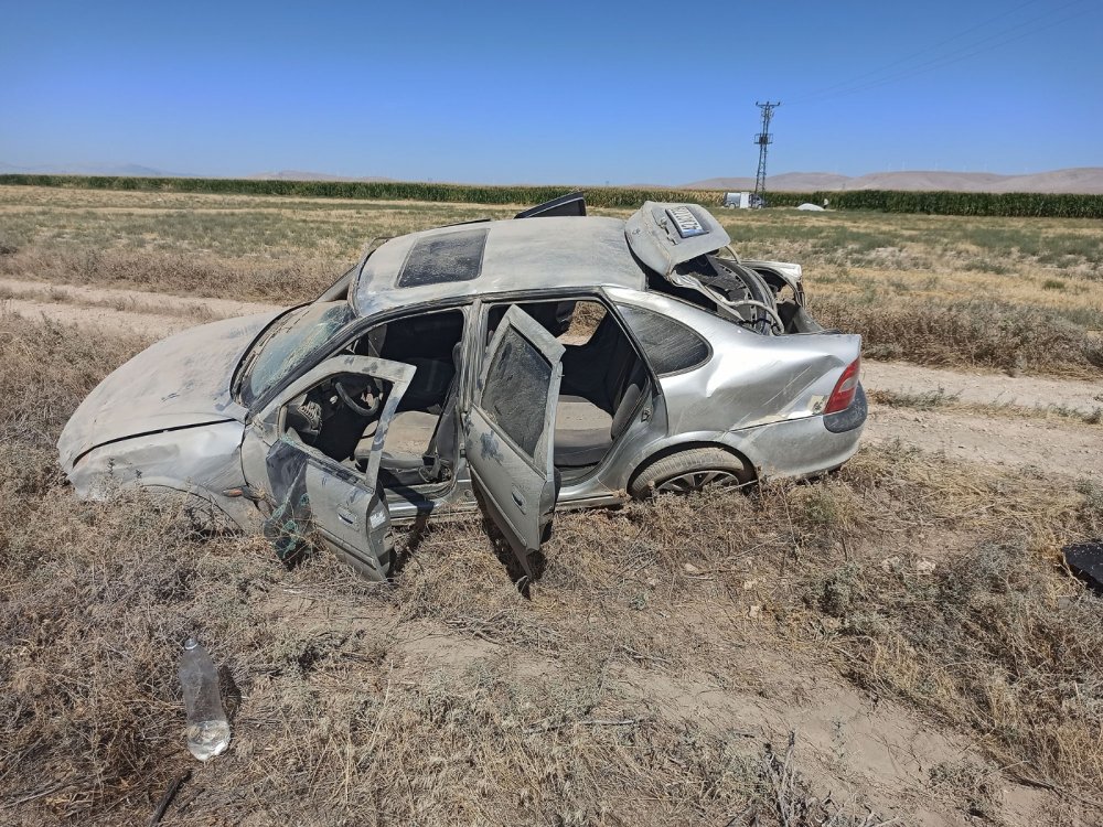 Konya'd yaşanan kazada sürücü ve yolcuyu emniyet kemeri kurtardı