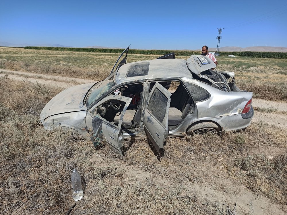 Konya'd yaşanan kazada sürücü ve yolcuyu emniyet kemeri kurtardı