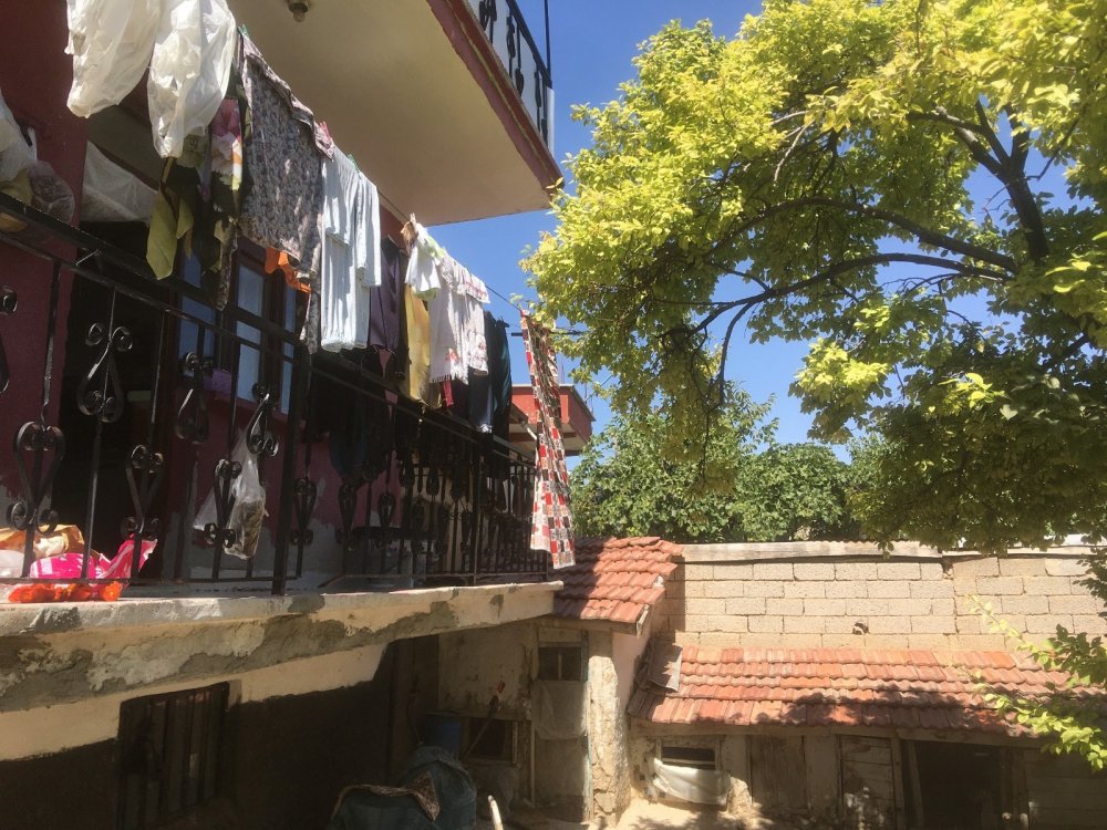 Konya'da fıkra gibi olay! Evinin balkonundan ateş edip komşusunu vurdu