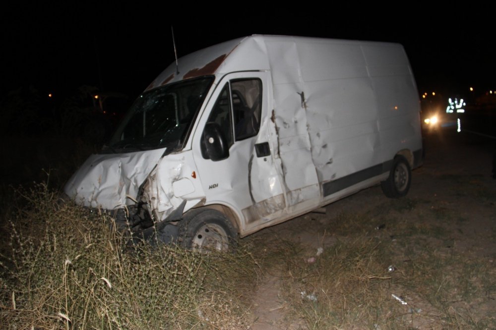 Konya'da gece yarısı trafik kazası! Ortalık yine savaş alanı