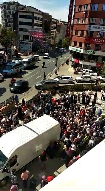 İndirimli halı izdihama neden oldu!