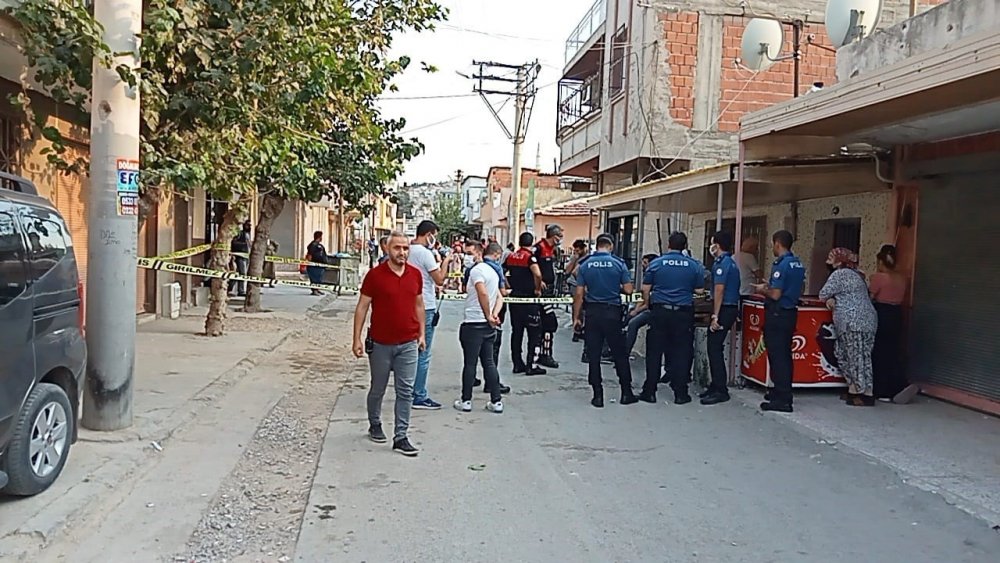 İzmir’de silahlı dehşet! 6’sı çocuk 12 yaralı
