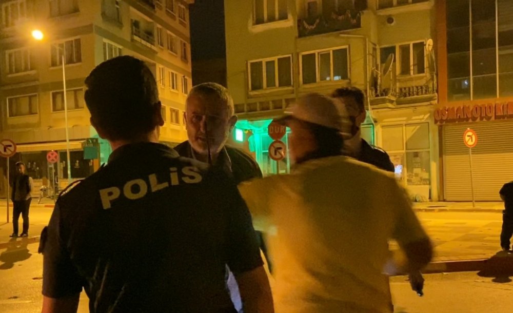 Polis ne yapsın! Alkollü sürücü kelepçelenmek için ısrar etti