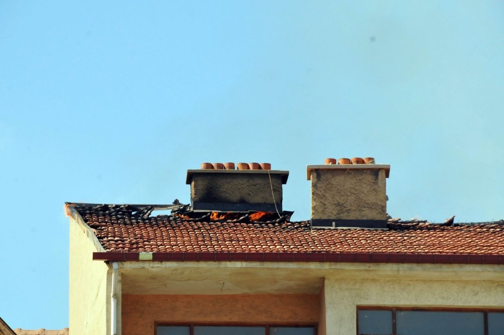 Konya'da 5 katlı giyim mağazası binasında yangın paniği!