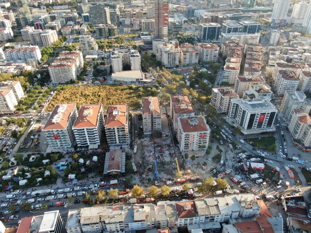 İzmir depreminde 36 kişiye mezar olan Rıza Bey Apartmanı sanığı tahliye edildi