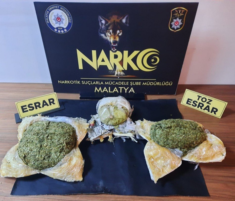 Araçla uyuşturucu sevkiyatı narkotiğe takıldı