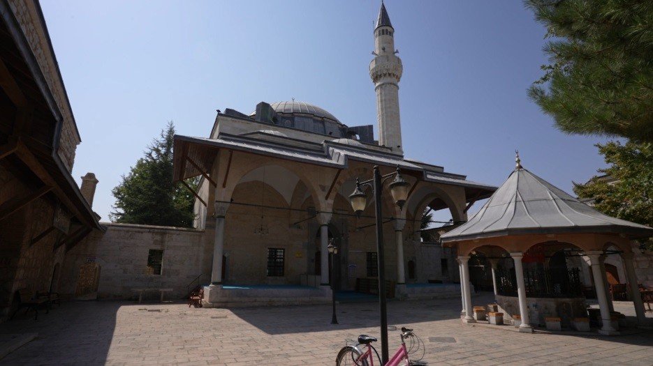 Osmanlı yadigarı Lala Mustafa Paşa Külliyesi 445 yıldır hizmet veriyor