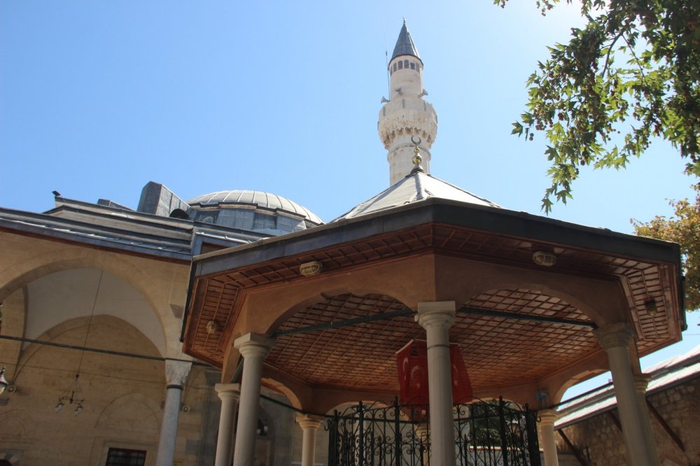 Osmanlı yadigarı Lala Mustafa Paşa Külliyesi 445 yıldır hizmet veriyor