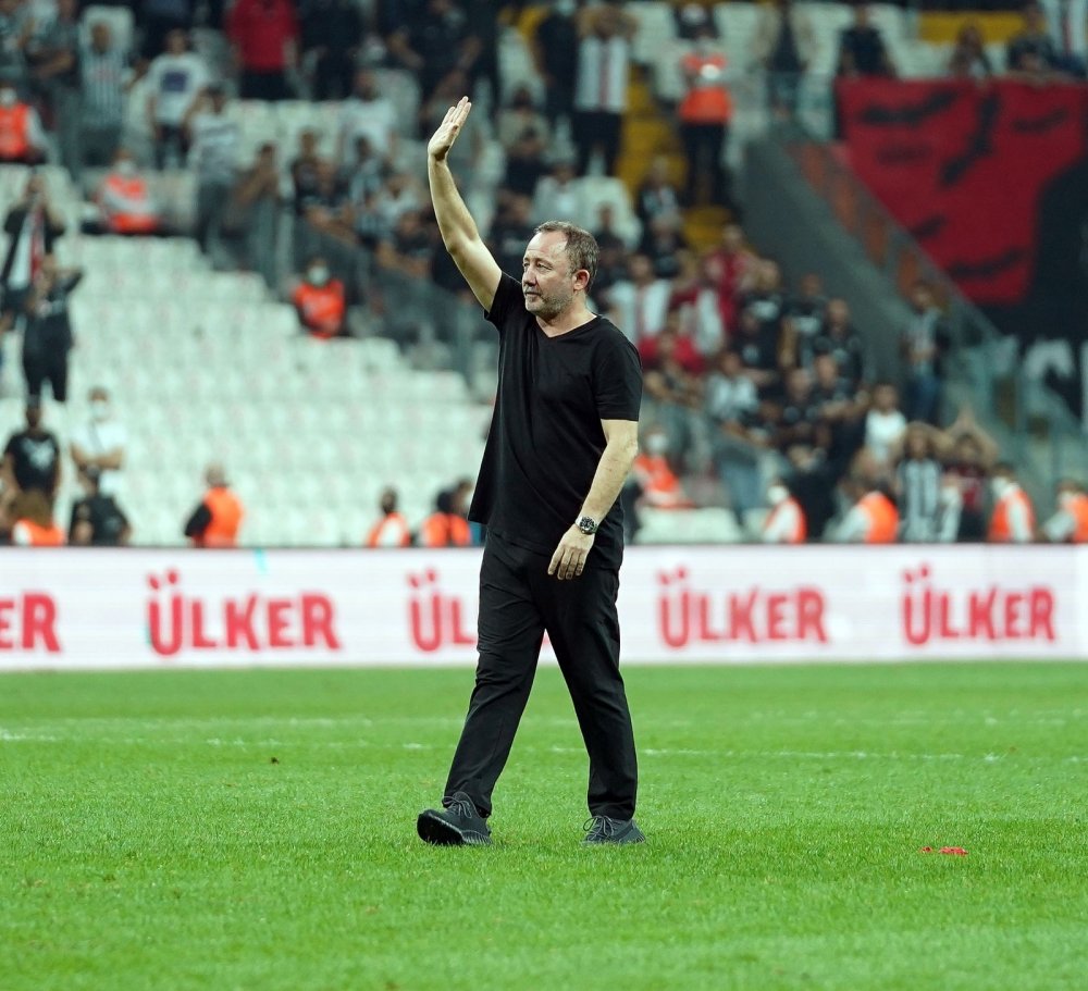 Taraftar tezahürat yaptı! Sergen Yalçın sahaya çıktı