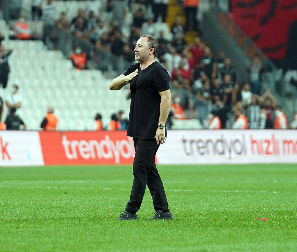 Taraftar tezahürat yaptı! Sergen Yalçın sahaya çıktı