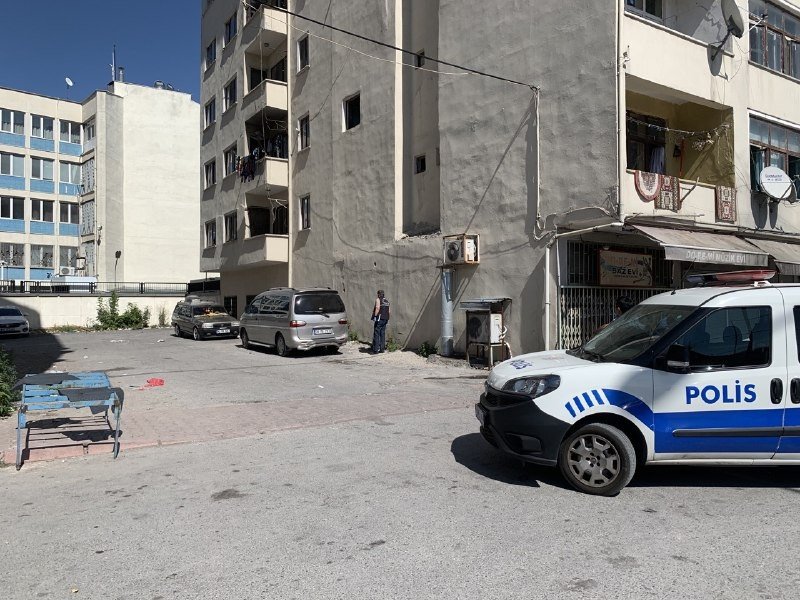 2'nci kattaki apartman boşluğu penceresinden düşen kadın ağır yaralandı