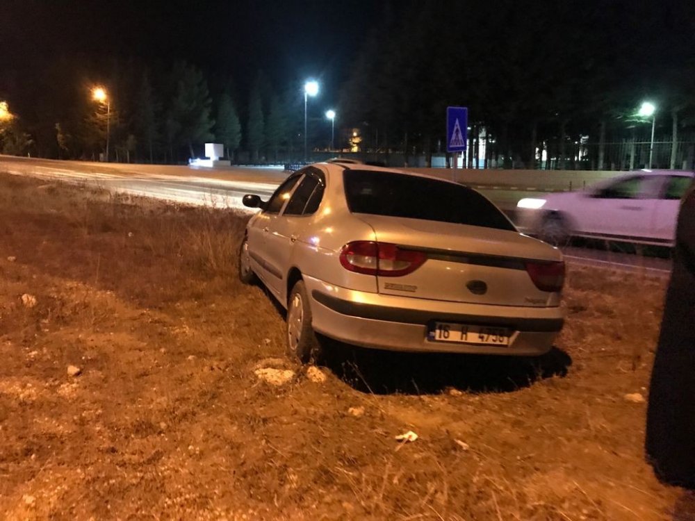 Bilecik'te lastiği patlayan araç direğe çarptı! 6 yaşındaki Cemre yaralandı