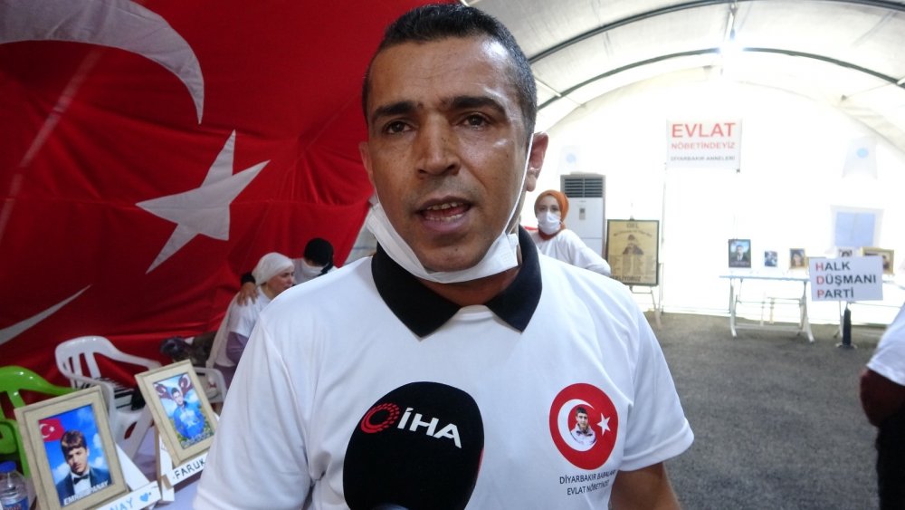 Evlat nöbetindeki aileler Davutoğlu'nu geldiğine pişman etti