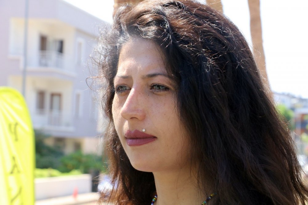 Haczedilip evinden çıkartılan eski hostes isyan etti!