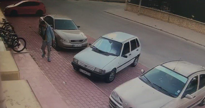Konya'da kameralarla tespit edilen bisiklet hırsızı yakayı ele verdi! İlk ifadesinde tanımadığı kişilerden bahsetti